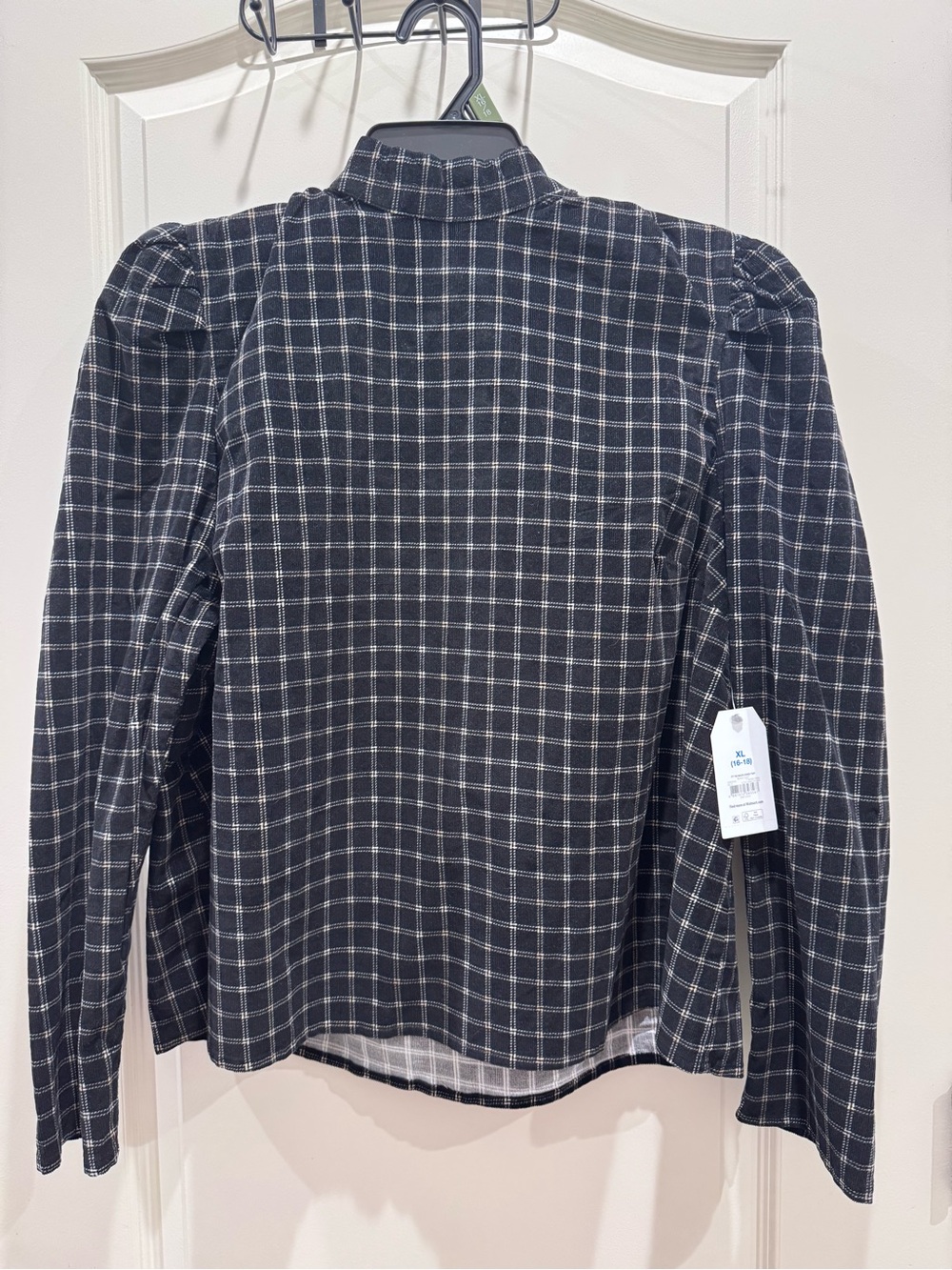 Time and Tru Black and White Plaid Puff-Sleeve Button Front Blouse